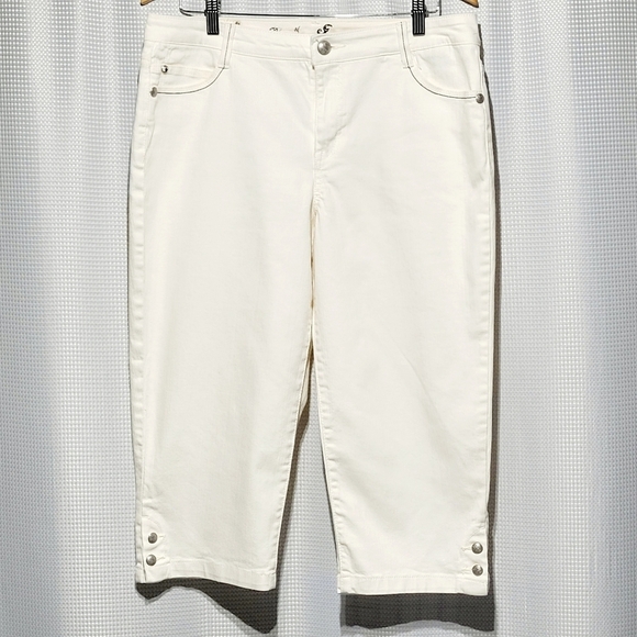 Style & Co. Premium Capris Jeans Soft White Embroidered & Rhinestones (14) - Picture 2 of 11